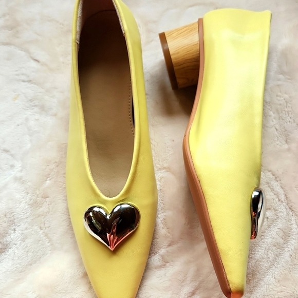 Yellow Retro-Inspired Low Heels with Heart Detail - Picture 3 of 5